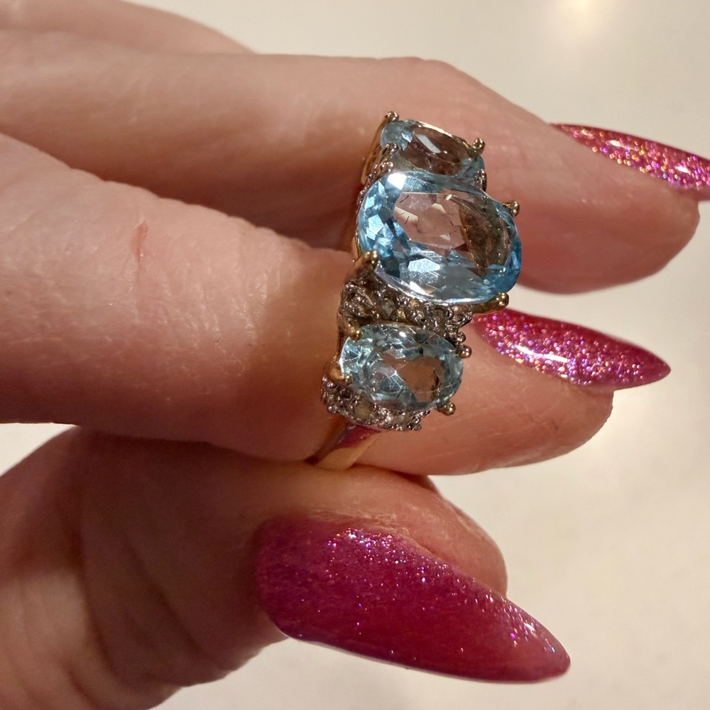 Blue Topaz and diamond ring, 10k solid yellow gold band, size 7, NWOT